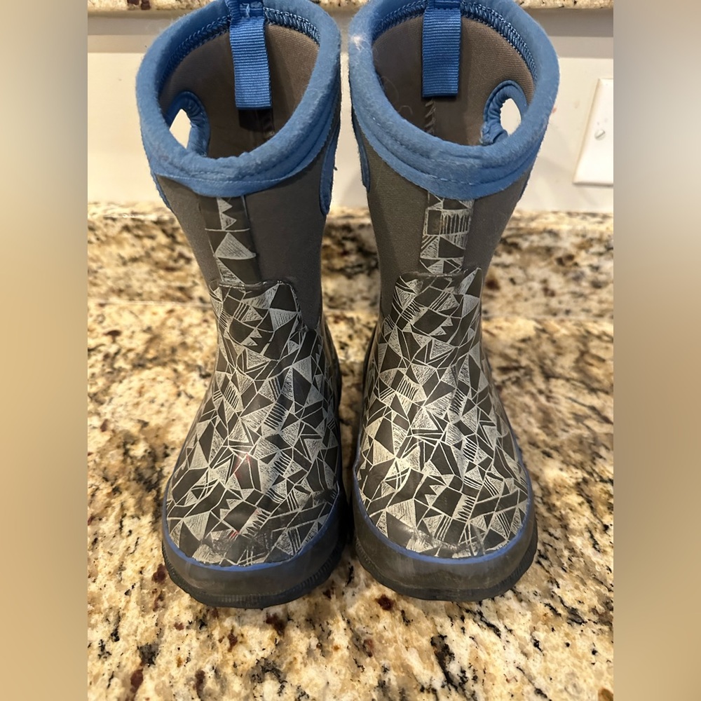 Toddler Boys size 8 Insulated Bogs